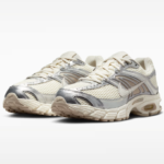 Nike Air Max Moto 2K (white)